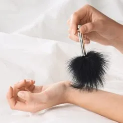 Sinful Tease Silver Kilefjær 8 Sinful Tease Silver Kilefjær -Onaniprodukter butikk 26189 x sinful tease feather silver tickler 50 hand q100