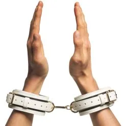 Master Series Kink In The Dark Glowing Bondagesett 13 Master Series Kink In The Dark Glowing Bondagesett -Onaniprodukter butikk 27454 master series glowing bondage kit 50 hand q100